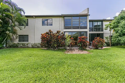 8535 Casa Del Lago Boca Raton FL 33433