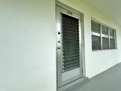 359 Chatham R West Palm Beach FL 33417