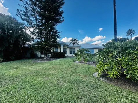 438 Sw Fairway Vista Port Saint Lucie FL 34986