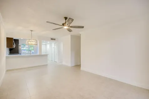 6865 Huntington Lane Delray Beach FL 33446