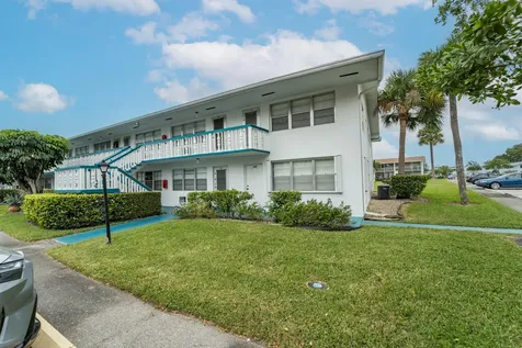 156 Berkshire West Palm Beach FL 33417