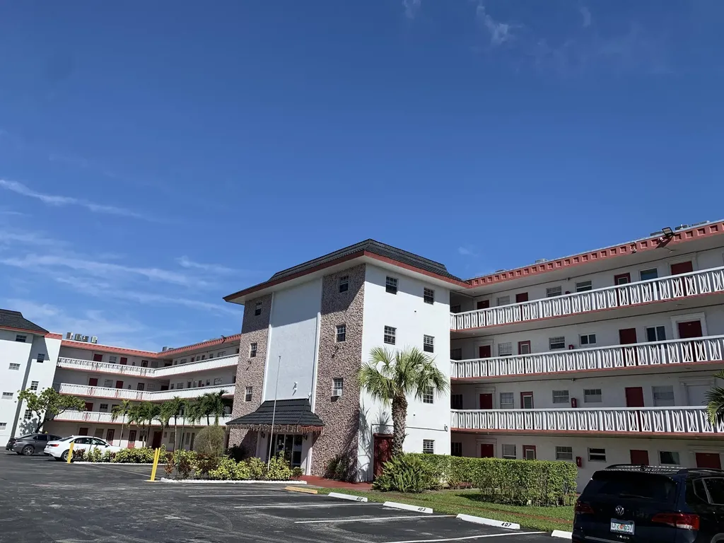 4140 NW 44th Avenue Lauderdale Lakes FL 33319