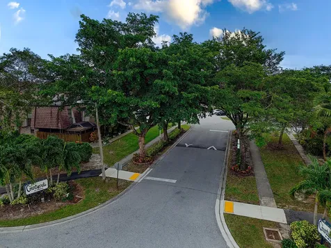 7690 Courtyard Run Boca Raton FL 33433