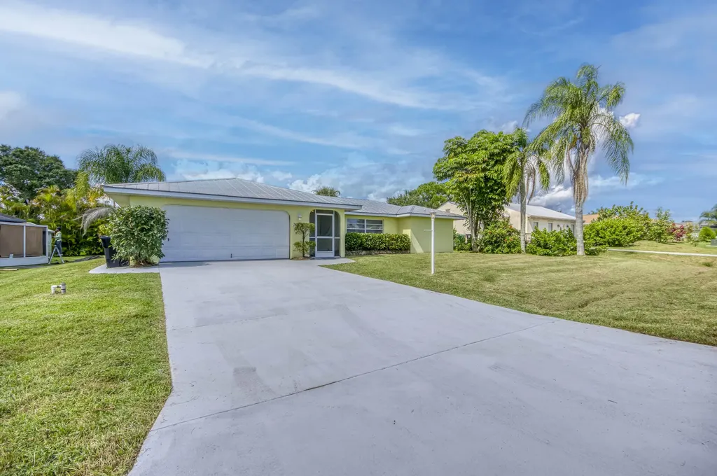 2074 Se Doverbrook Street Port Saint Lucie FL 34983