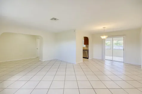 2074 Se Doverbrook Street Port Saint Lucie FL 34983
