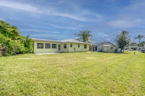 2074 Se Doverbrook Street Port Saint Lucie FL 34983