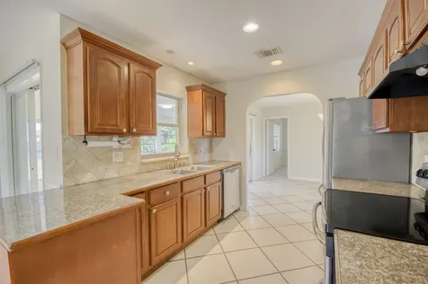 2074 Se Doverbrook Street Port Saint Lucie FL 34983
