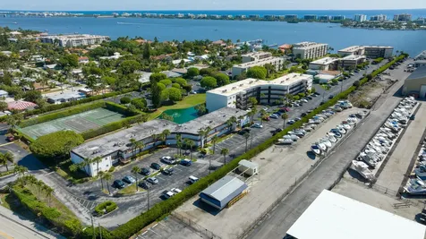 896 N Federal Highway Lantana FL 33462