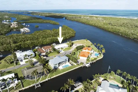 8585 SE Palm Street Hobe Sound FL 33455