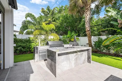 245 Ne 6th Court Boca Raton FL 33432