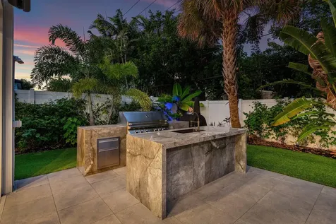 245 Ne 6th Court Boca Raton FL 33432