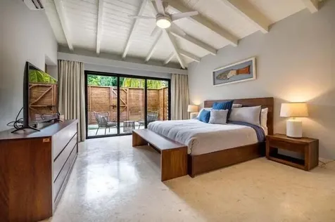 92 00 Casa De Campo DR 22000