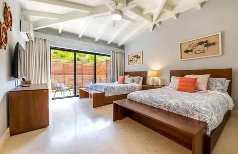 92 00 Casa De Campo DR 22000