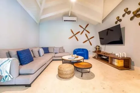 92 00 Casa De Campo DR 22000