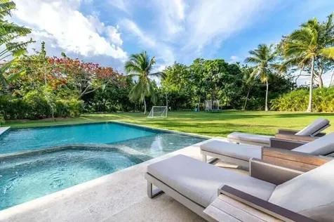 92 00 Casa De Campo DR 22000