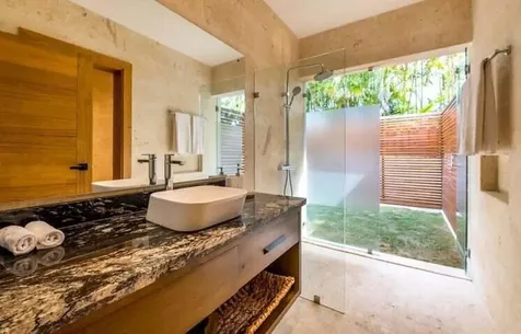 92 00 Casa De Campo DR 22000