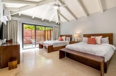 92 00 Casa De Campo DR 22000