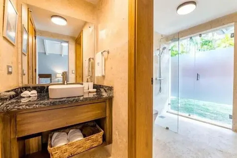 92 00 Casa De Campo DR 22000