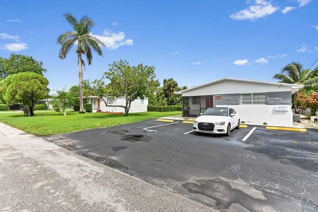 512 SW 2nd Street Hallandale Beach FL 33009