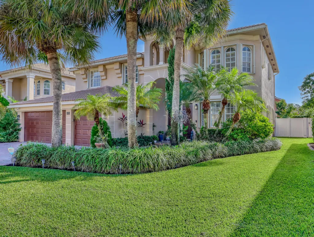 2227 Ridgewood Circle Royal Palm Beach FL 33411