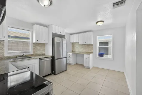 146 W 18th Street Riviera Beach FL 33404