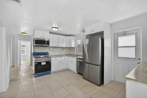 146 W 18th Street Riviera Beach FL 33404