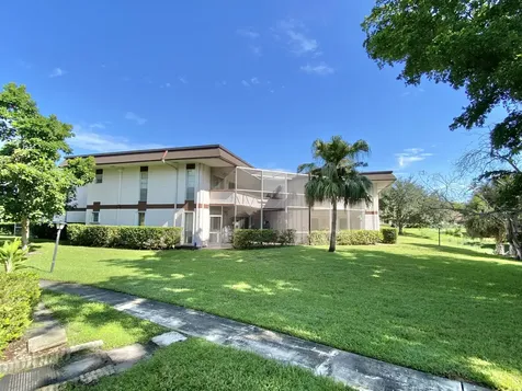 7 Greenway Royal Palm Beach FL 33411