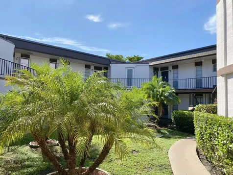 7 Greenway Royal Palm Beach FL 33411