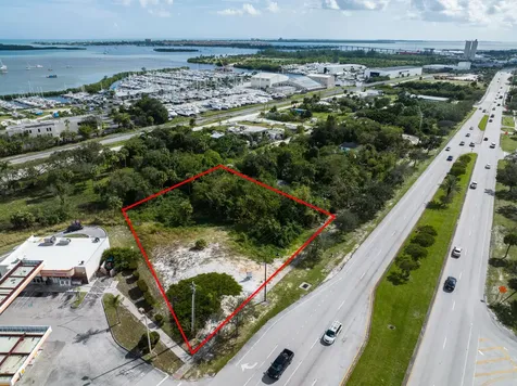 1988 N Us Highway 1 Fort Pierce FL 34946