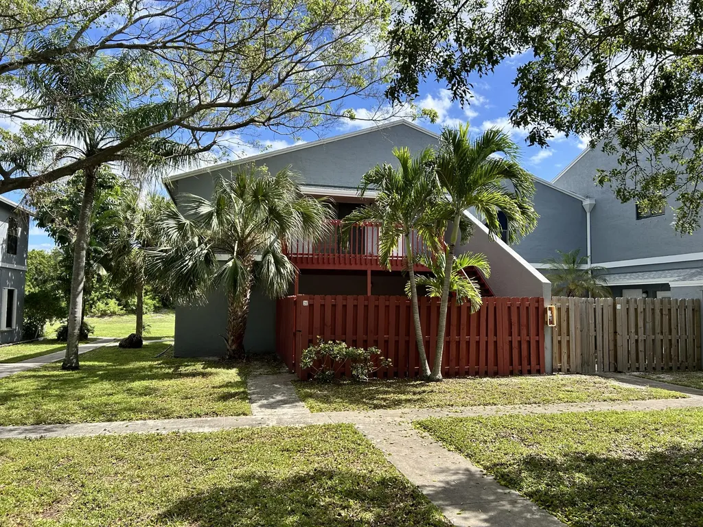 23 Crossings Circle Boynton Beach FL 33435