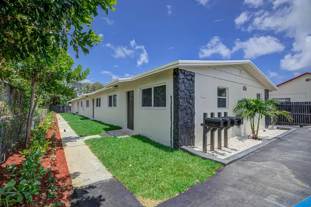 1216 N 16th Avenue Lake Worth Beach FL 33460