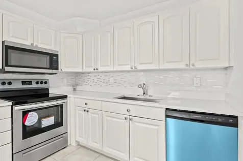 2044 Hythe C Boca Raton FL 33434