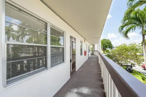 2044 Hythe C Boca Raton FL 33434