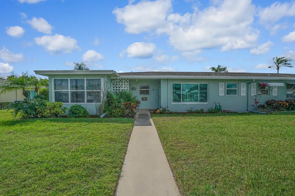 202 High Point Terrace Delray Beach FL 33445
