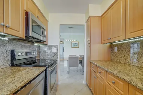 202 High Point Terrace Delray Beach FL 33445