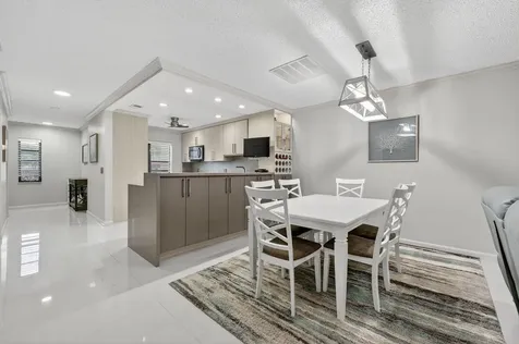 8450 Casa Del Lago Boca Raton FL 33433