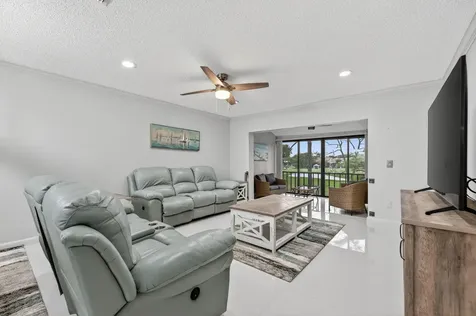 8450 Casa Del Lago Boca Raton FL 33433