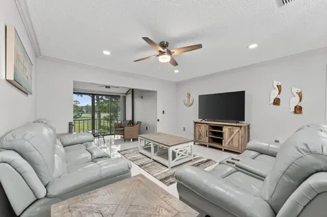 8450 Casa Del Lago Boca Raton FL 33433