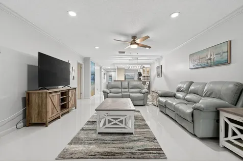 8450 Casa Del Lago Boca Raton FL 33433