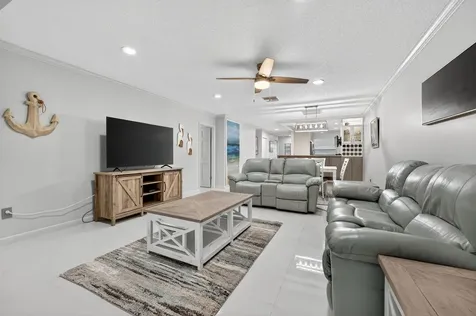 8450 Casa Del Lago Boca Raton FL 33433
