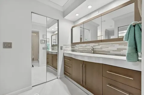 8450 Casa Del Lago Boca Raton FL 33433