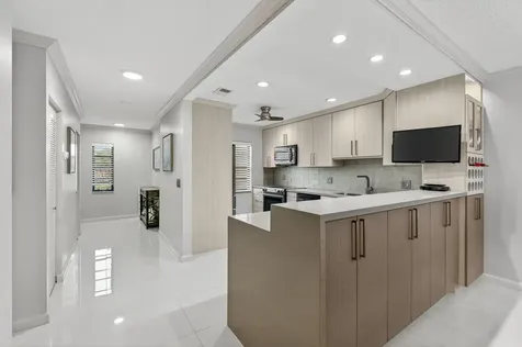 8450 Casa Del Lago Boca Raton FL 33433