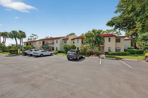 8450 Casa Del Lago Boca Raton FL 33433