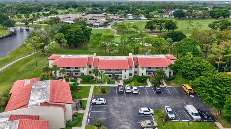 8450 Casa Del Lago Boca Raton FL 33433