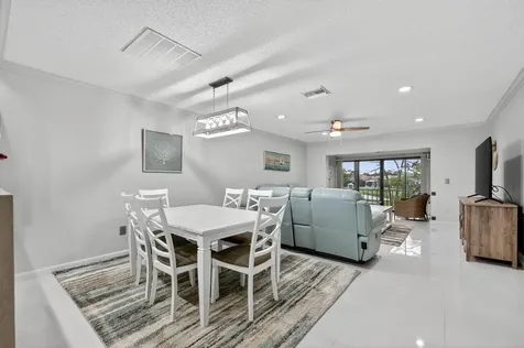 8450 Casa Del Lago Boca Raton FL 33433