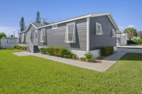 8328 Se Swan Avenue Hobe Sound FL 33455