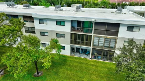 5574 Witney Drive Delray Beach FL 33484