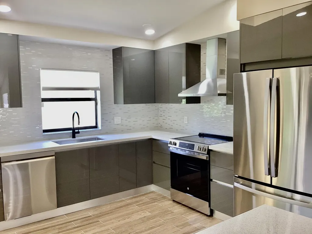 8895 Old Pine Road Boca Raton FL 33433