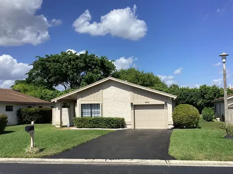 8895 Old Pine Road Boca Raton FL 33433