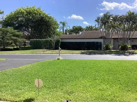 8895 Old Pine Road Boca Raton FL 33433
